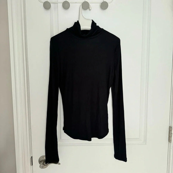 Sunday Best
BestHug Little Ribbed Turtleneck size M - Picture 6 of 10